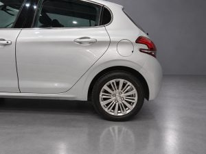 Peugeot 208 1657KHV · foto 09