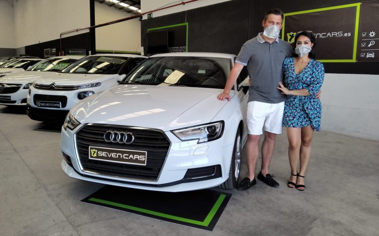 Cliente de SevenCars con su coche