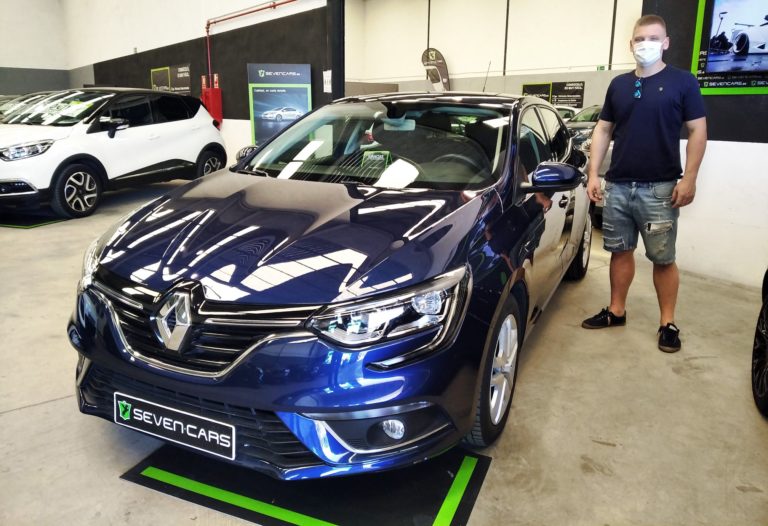Cliente de SevenCars con su coche